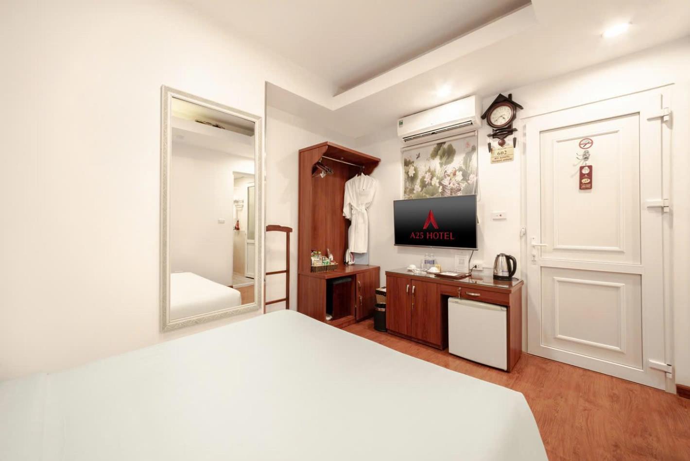 A25 Hotel - 46 Chau Long Hanoi Bagian luar foto