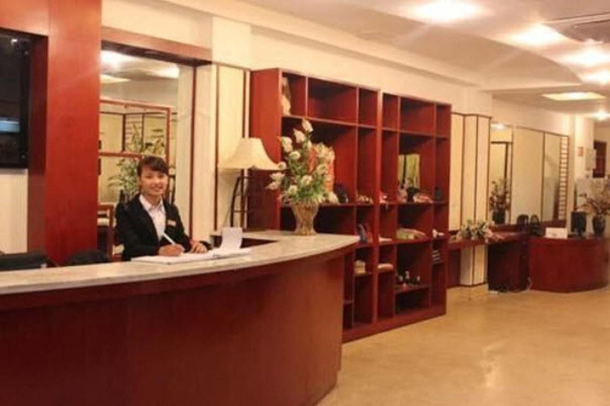 A25 Hotel - 46 Chau Long Hanoi Bagian luar foto