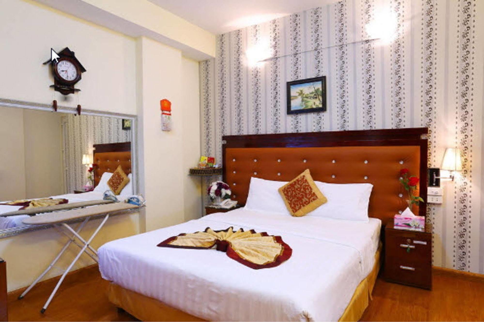 A25 Hotel - 46 Chau Long Hanoi Bagian luar foto